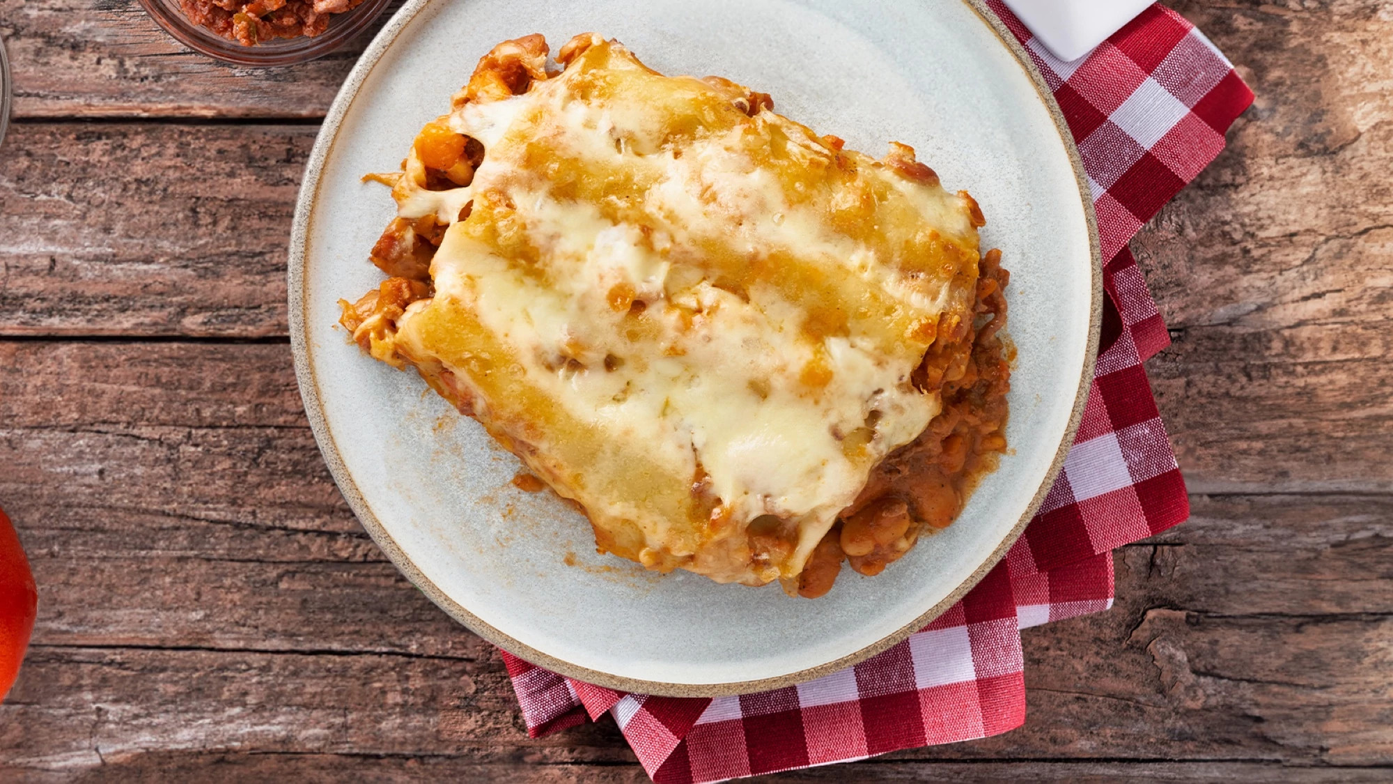 Cannelloni delle feste con ragù di carne e besciamella