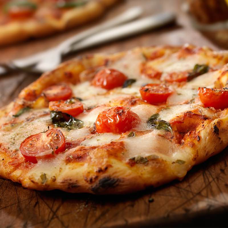 Pizza a los 2 tomates y queso feta