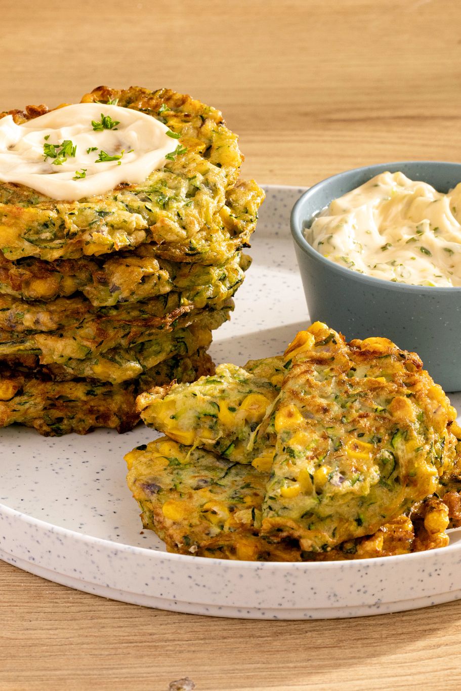 TORTAS_DE_ZUCCHINI_MAIZ_SAL_CON_AJO_MCCORMICK_2.jpg TORTAS_DE_ZUCCHINI_MAIZ_SAL_CON_AJO_MCCORMICK_2.jpg