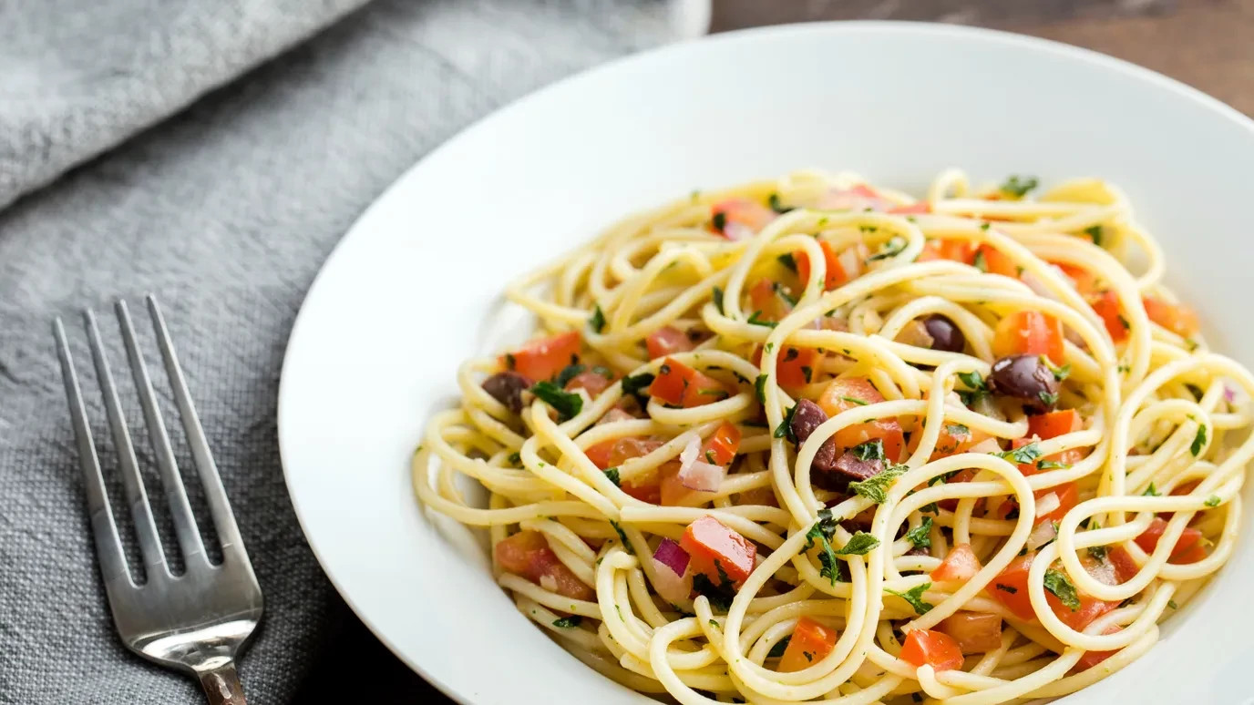 Fresh Basil Tomato Sauce with Spaghetti