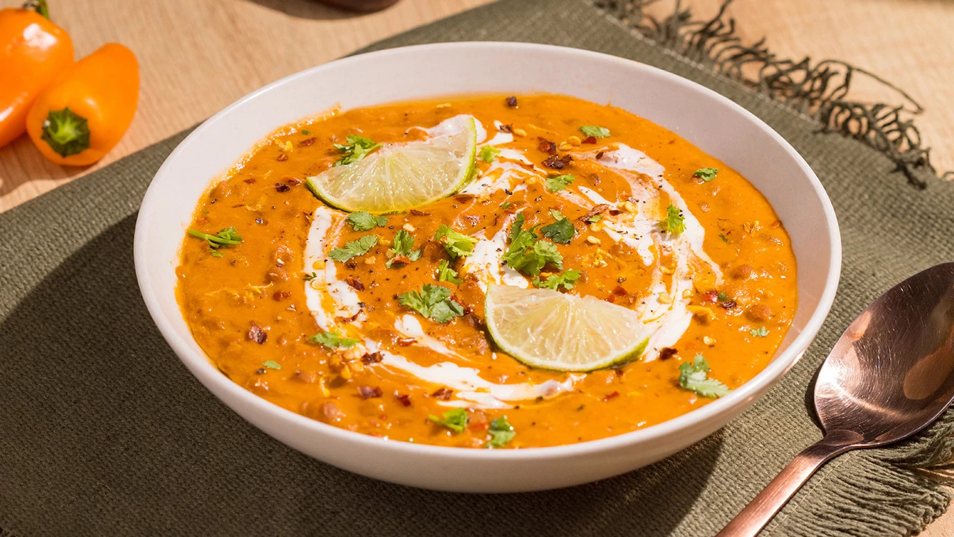 Sopa Cremosa de Lentejas Estilo Thai
