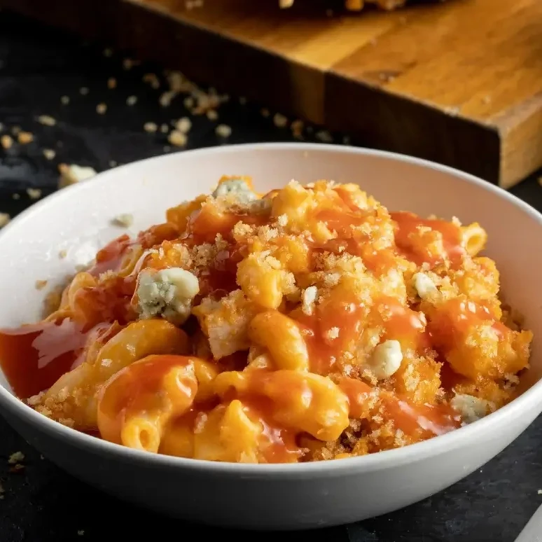 Franks RedHot L’ultime macaroni au fromage et au poulet Buffalo Franks RedHot L’ultime macaroni au fromage et au poulet Buffalo