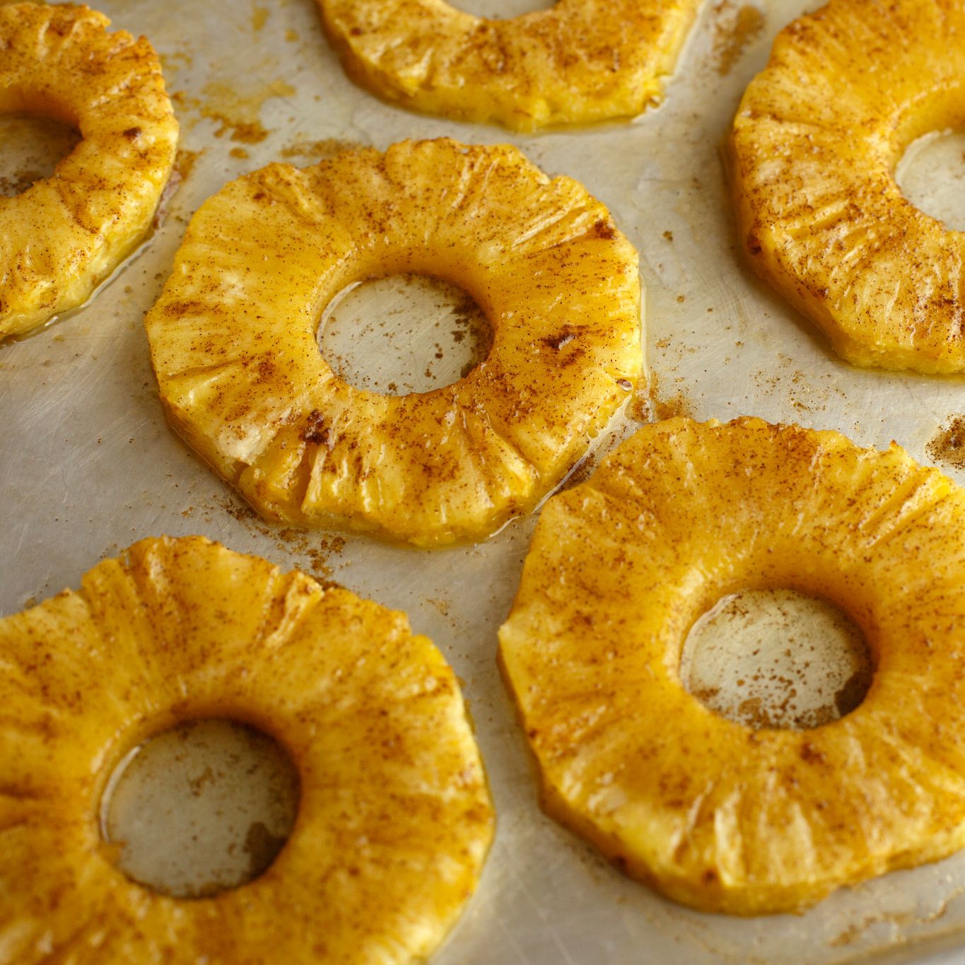 spiced_baked_pineapple_rings_1.jpg spiced_baked_pineapple_rings_1.jpg