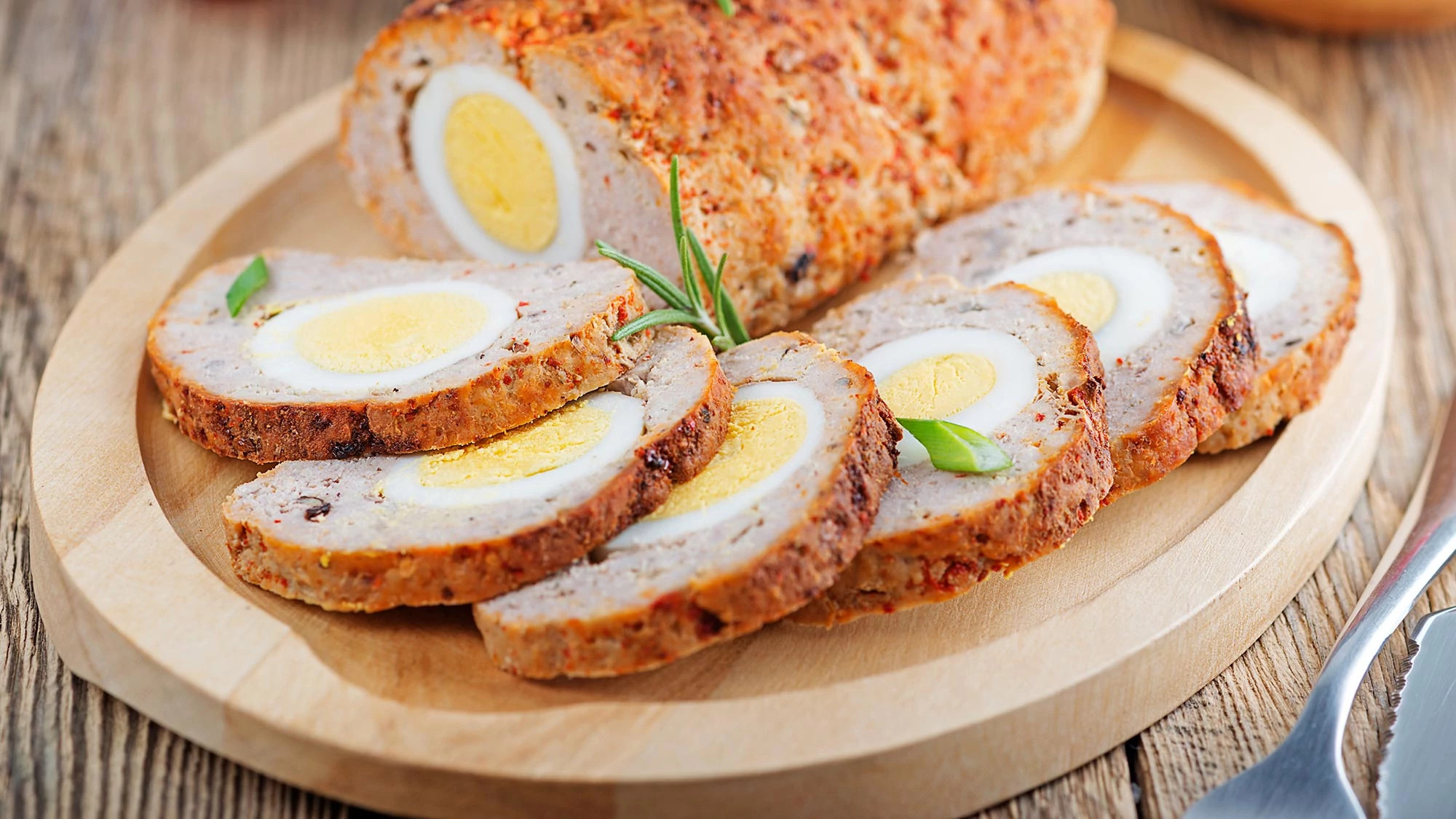 Polpettone di Pasqua con uova sode