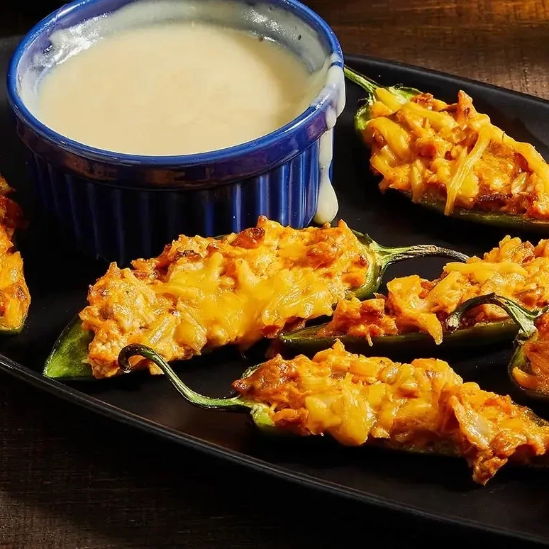 Bouchées de poulet Buffalo jalapeño avec fromage à la bière Franks RedHot Bouchées de poulet Buffalo jalapeño avec fromage à la bière Franks RedHot