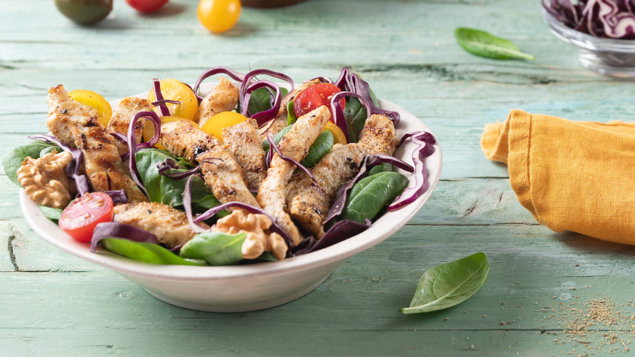 Insalata di pollo estiva con Pepe Bianco & Salvia