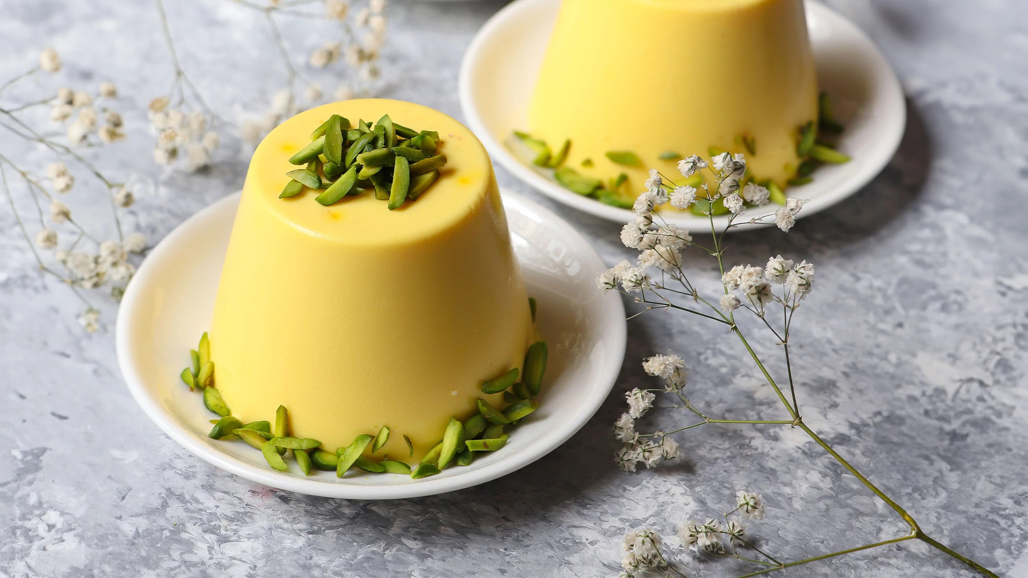 Panna cotta allo zafferano e pistacchio