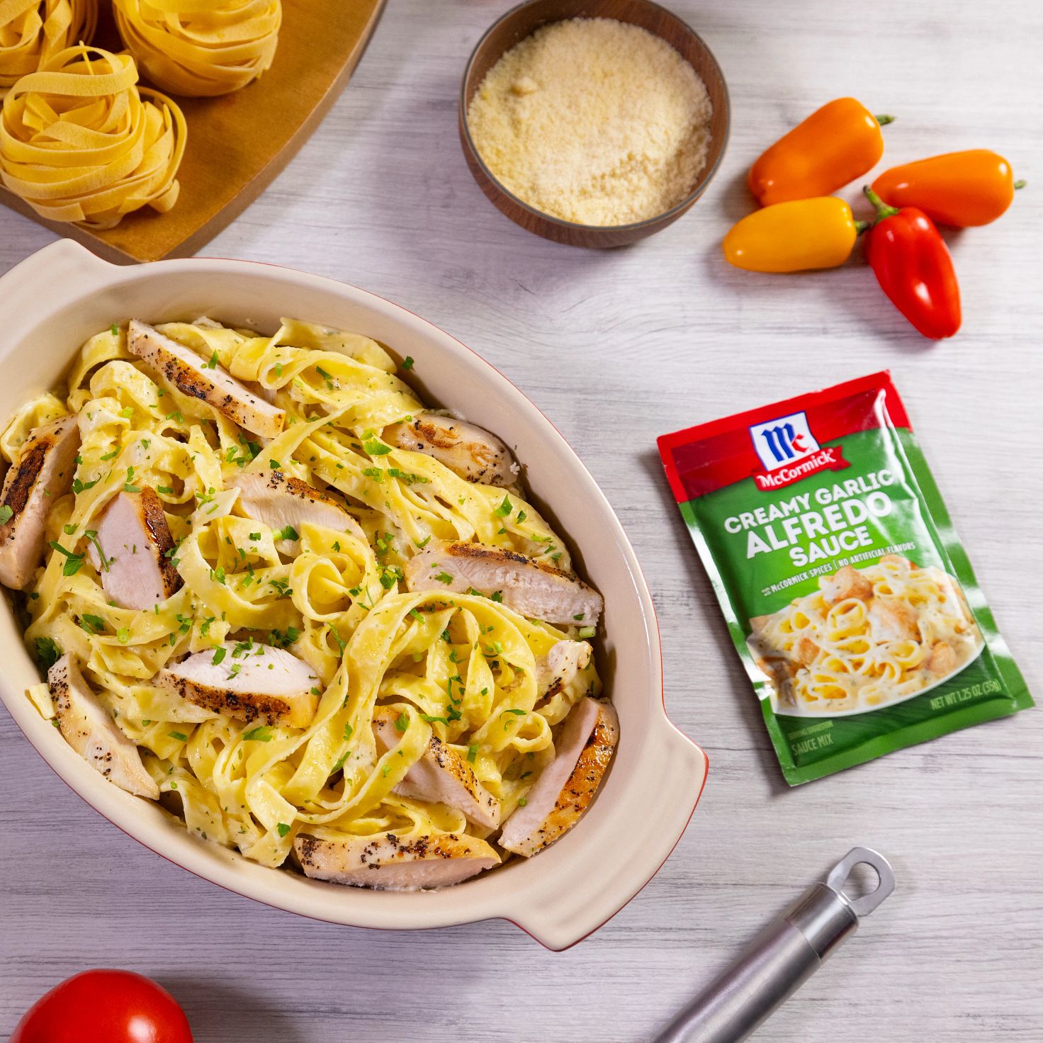 pasta_alfredo_con_pollo_creamy_garlic_alfredo_sauce_recipe_mix_horizontal.jpg pasta_alfredo_con_pollo_creamy_garlic_alfredo_sauce_recipe_mix_horizontal.jpg