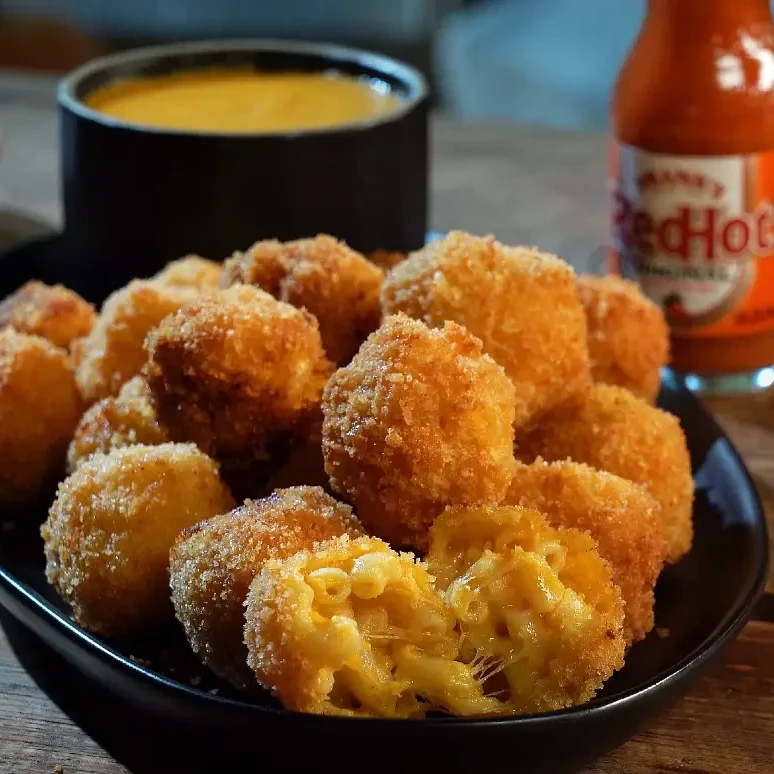 Bouchées de macaroni au fromage Buffalo Franks RedHot Bouchées de macaroni au fromage Buffalo Franks RedHot