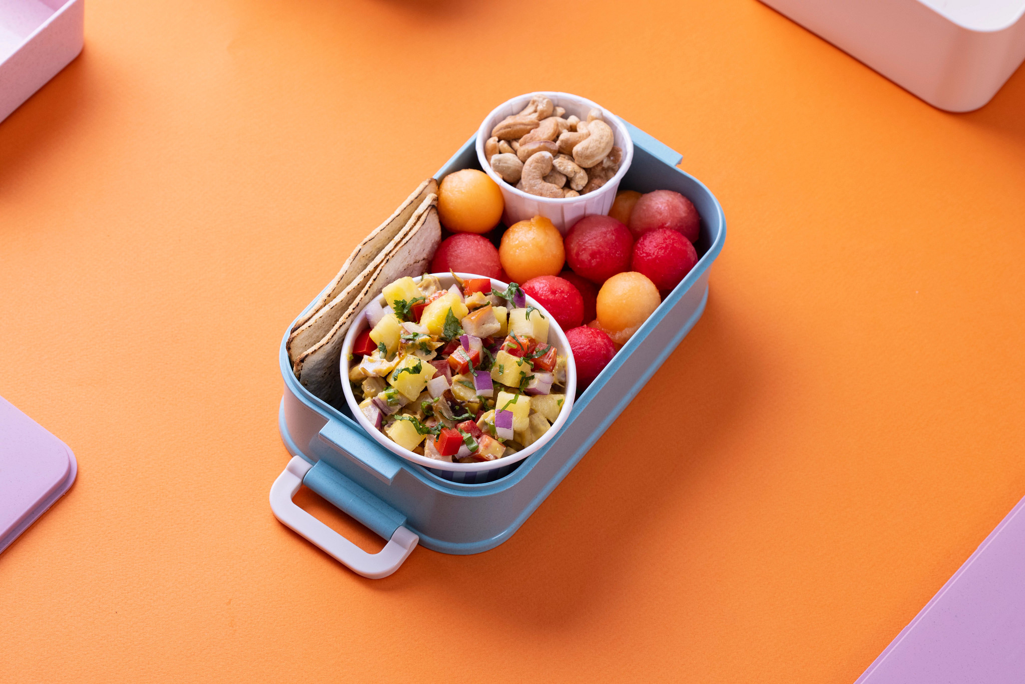 BACK TO SCHOOL MCCORMICK LONCHERA ENSALADA HAWAIANA DE POLLO3.jpg