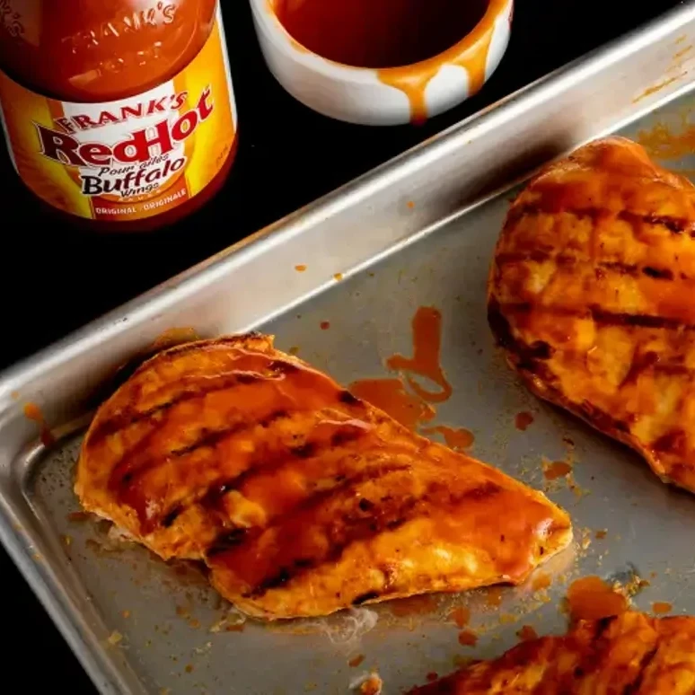 Franks RedHot Grillowane Piersi z Kurczaka w Stylu Buffalo Franks RedHot Grillowane Piersi z Kurczaka w Stylu Buffalo