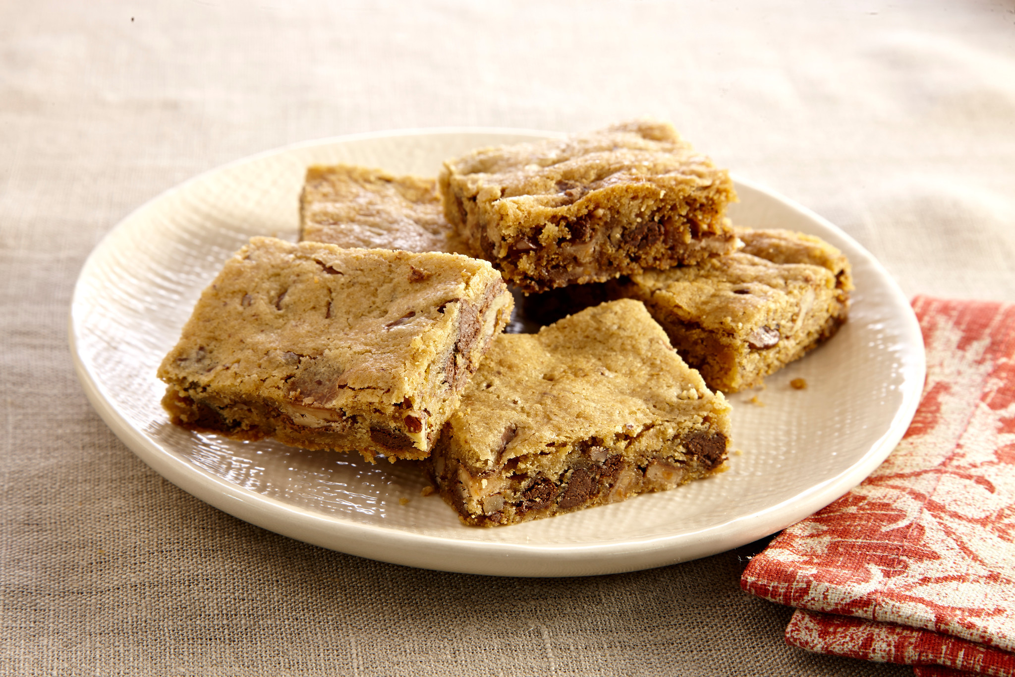 Toffee Pecan Cookie Bars HelloFlavour.ca