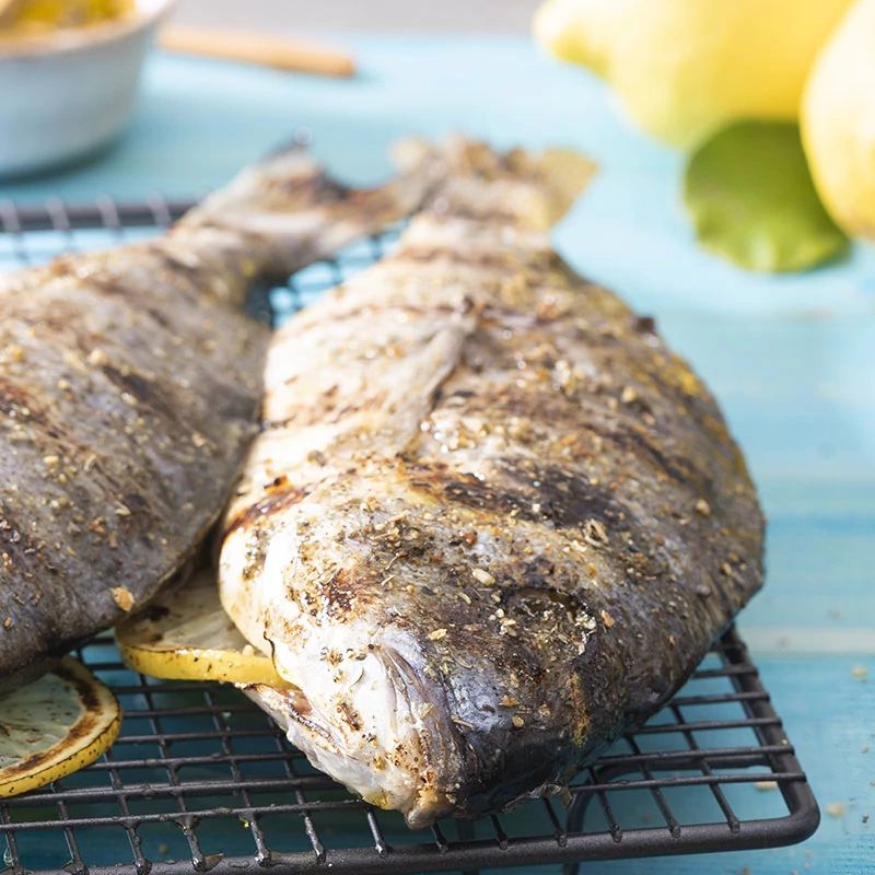 pesce_alla_griglia_con_fish_scampi_800x800.jpg pesce_alla_griglia_con_fish_scampi_800x800.jpg