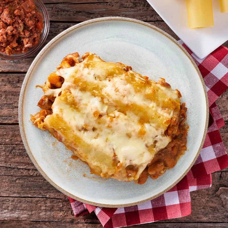Cannelloni delle feste con ragù di carne e besciamella