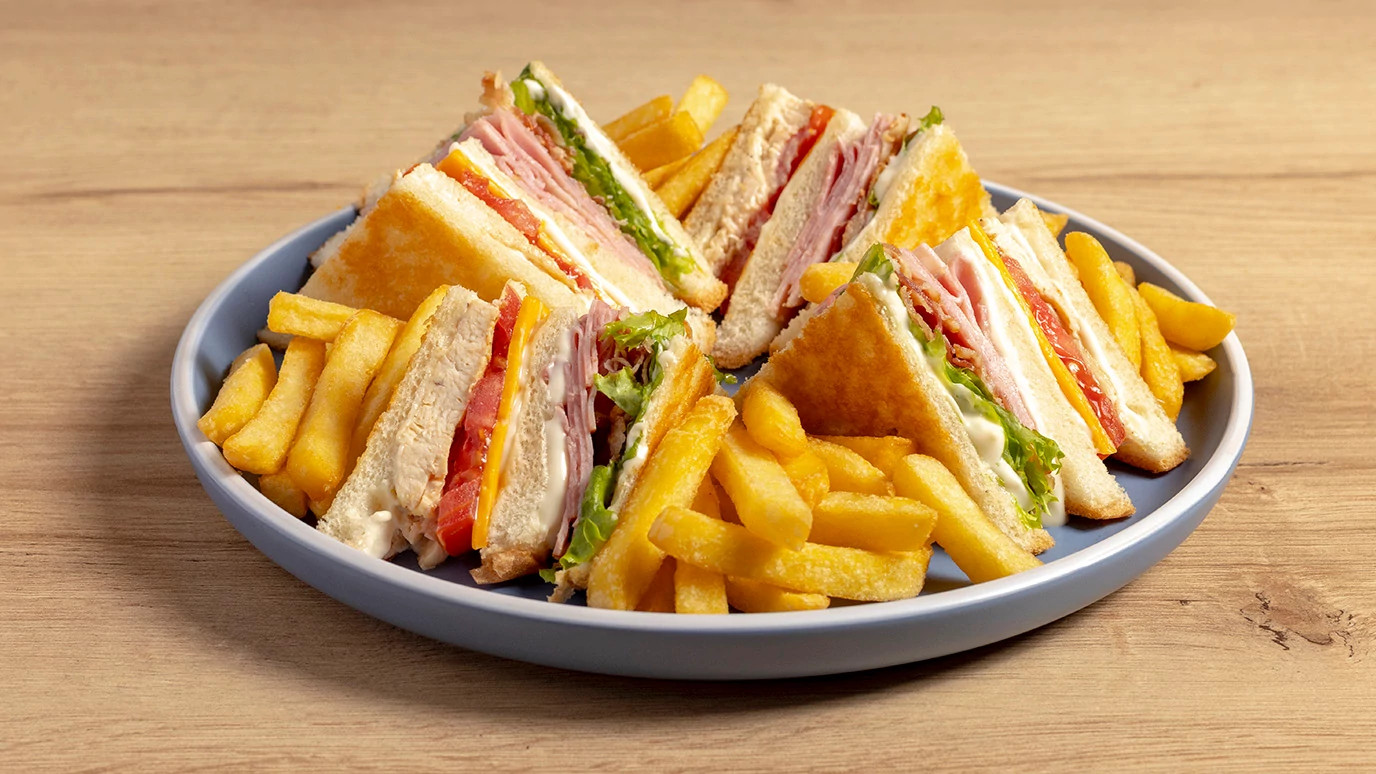 MCC Club sandwich con mayonesa 1376X774.jpg
