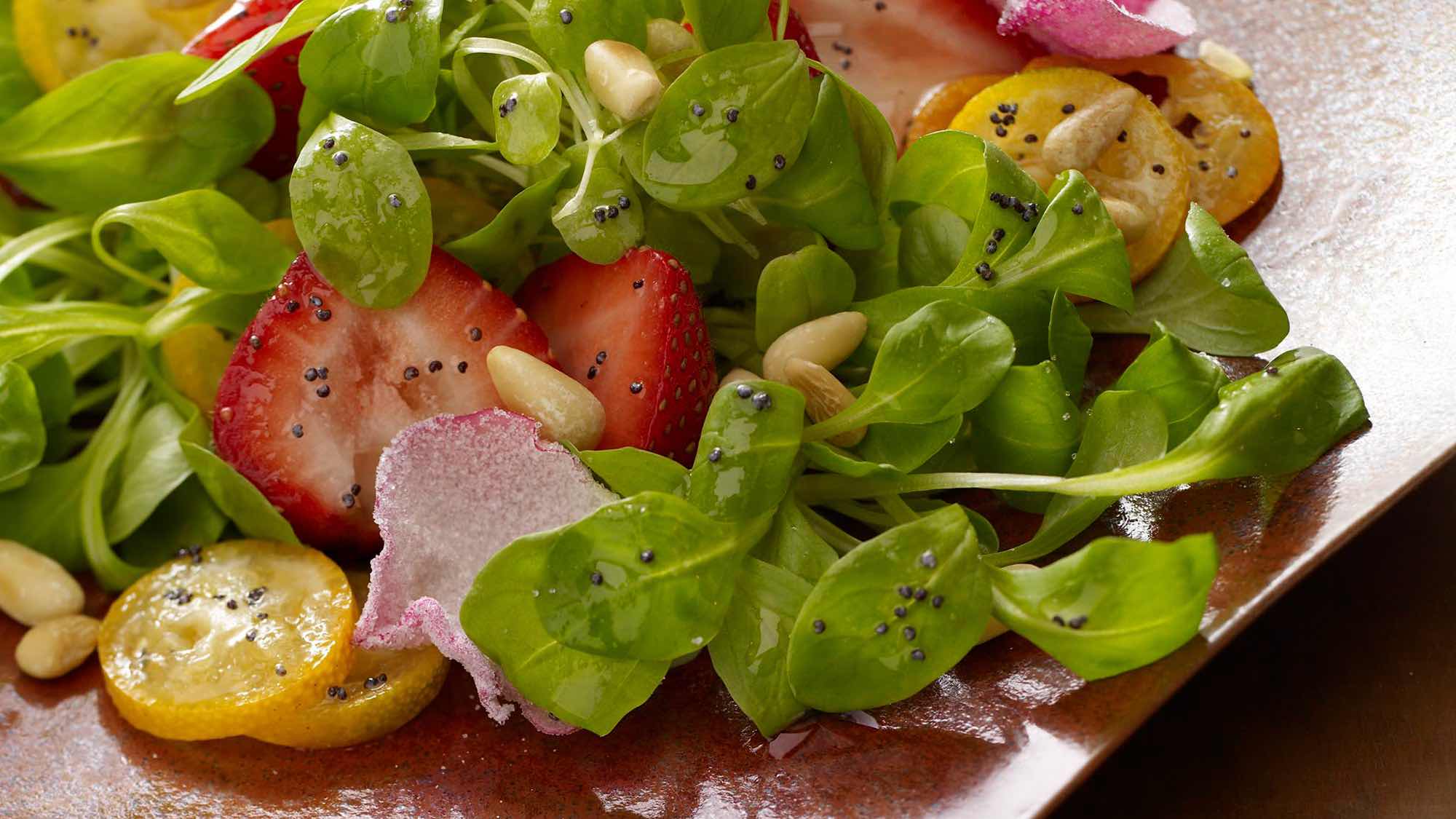 RECETTE salade champetre aux fraises kumquats et petales de rose